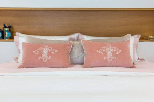 Decorative Pillow "Flor de lis" - Image 3