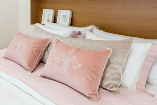 Decorative Pillow "Flor de lis" - Image 2