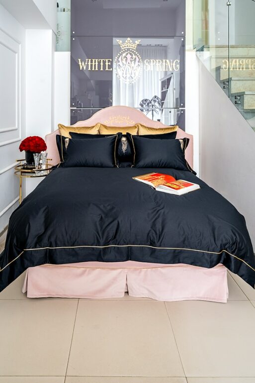 Luxury Bed Linen Set "Gold and Black"