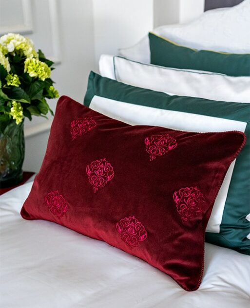 Decorative pillow "Burgundy"