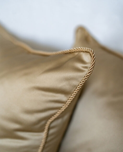 Decorative pillow "Golden Gleam" - Image 3