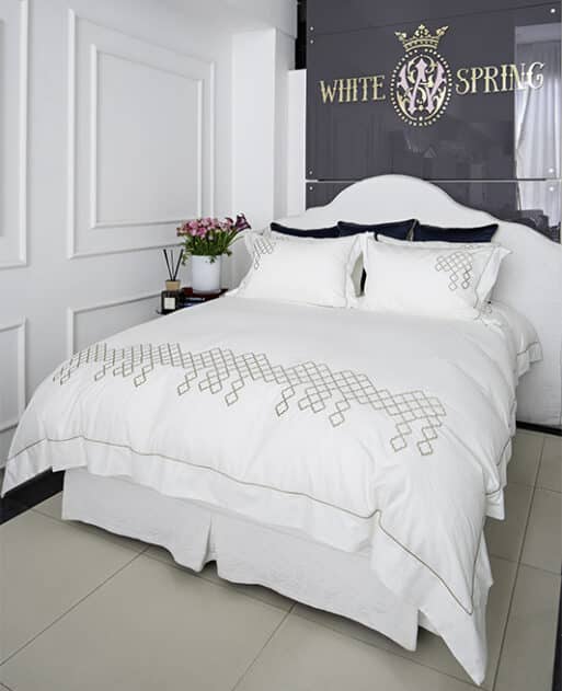Luxury Bedding Set "Elegant Diamond Oasis" - Image 2