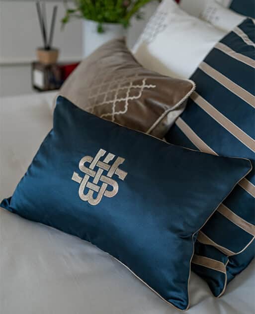 Decorative pillow "Blue Brilliance" - Image 4