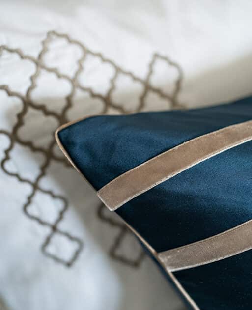 Decorative pillow "Velvet Bronze Streak" - Image 2