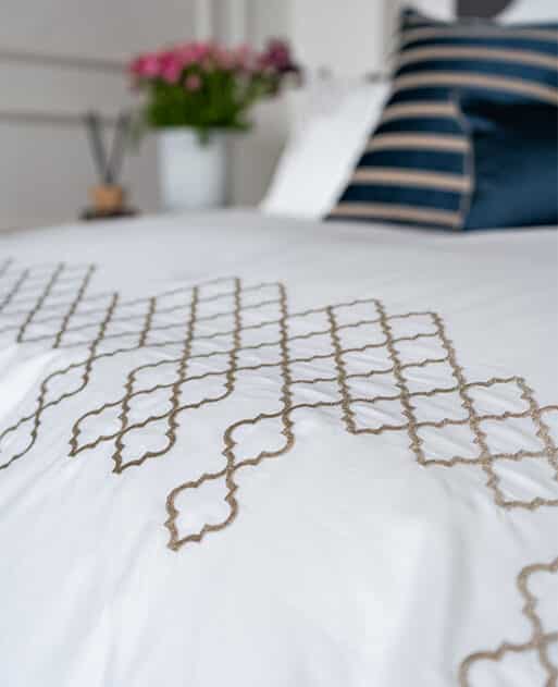 Luxury Bedding Set "Elegant Diamond Oasis" - Image 4