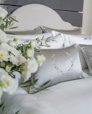 Oliva Wreath Decorative Pillow